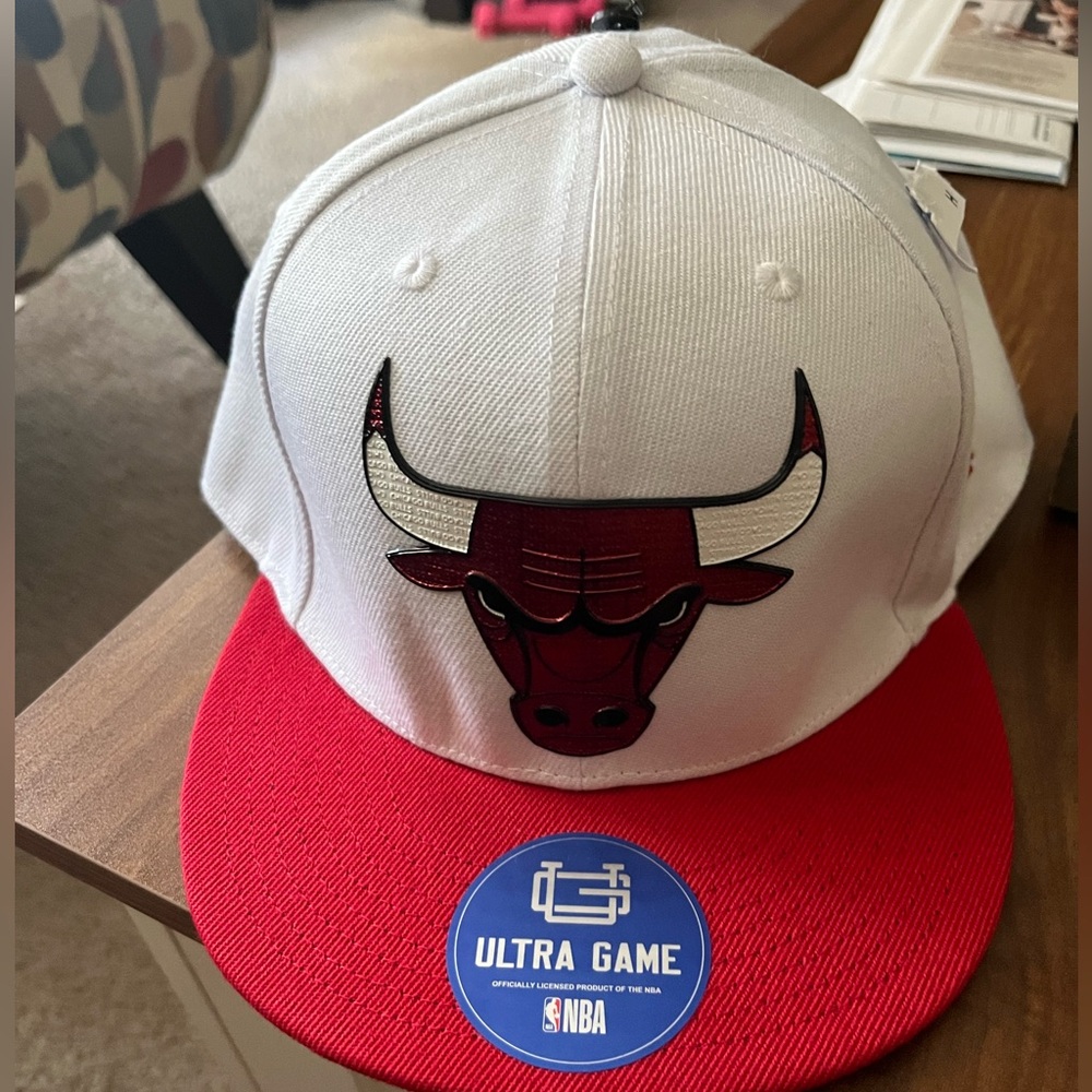 White and Red Cap Chicago Bulls